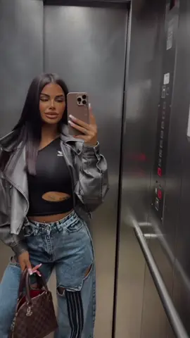 A post by @el_massri_aya on TikTok caption: #Aya👑 #fyp #foryoupagе #fyy #viralvideos 