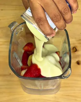 A post by @recetasdeadela on TikTok caption: Mezcla fresas con leche condensada y mira que delicioso postre vas obtener.