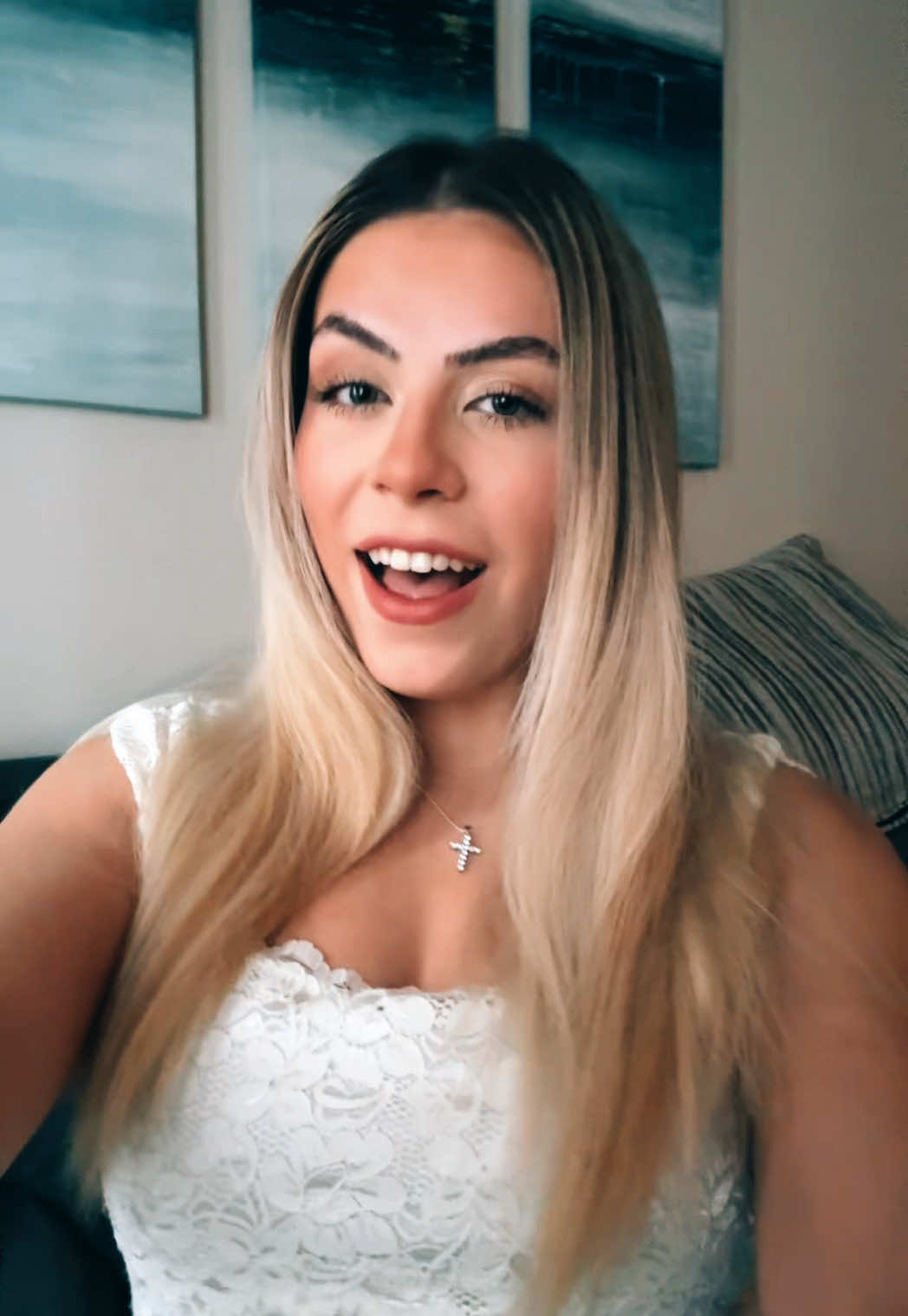 A post by @lexiamor on TikTok caption: this remix >>>> #fyp #arianagrande 