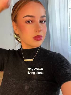A post by @mathildekst on TikTok caption: vlog spend a day with me #Vlog #vlogs #DayInMyLife #dayinthelife #dayattheoffice #spendadaywithme #75hard #resetroutine #vlogging #vlogtiktok @Sol de Janeiro 