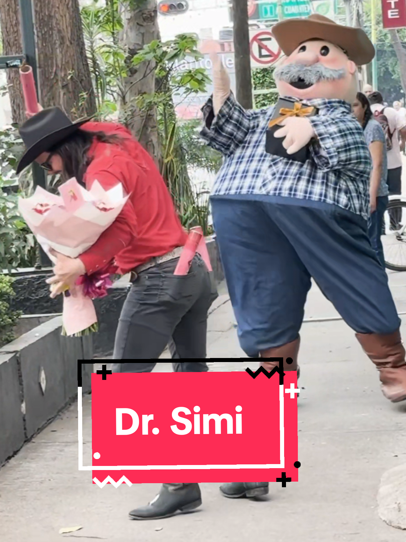 A post by @floreselpatron on TikTok caption: Dr. Simi se rifó entregando el día de las madres #EternalSecret #BellazaSinLimites #AmorSinLimites  @EternalSecret 