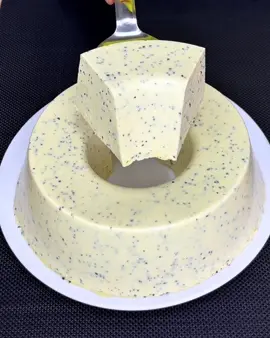A post by @recetasdeadela on TikTok caption: Si tienes maracuyá en casa entonces prepara esta deliciosa y cremosa receta.