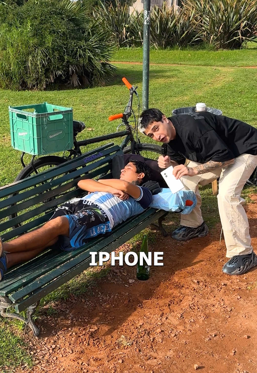 A post by @valentinvera01 on TikTok caption: Si te despertas tenes regalo 🎁 #parati 