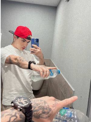 A post by @nasserferreiroo on TikTok caption: Así se complace a tu novia 😅❤️