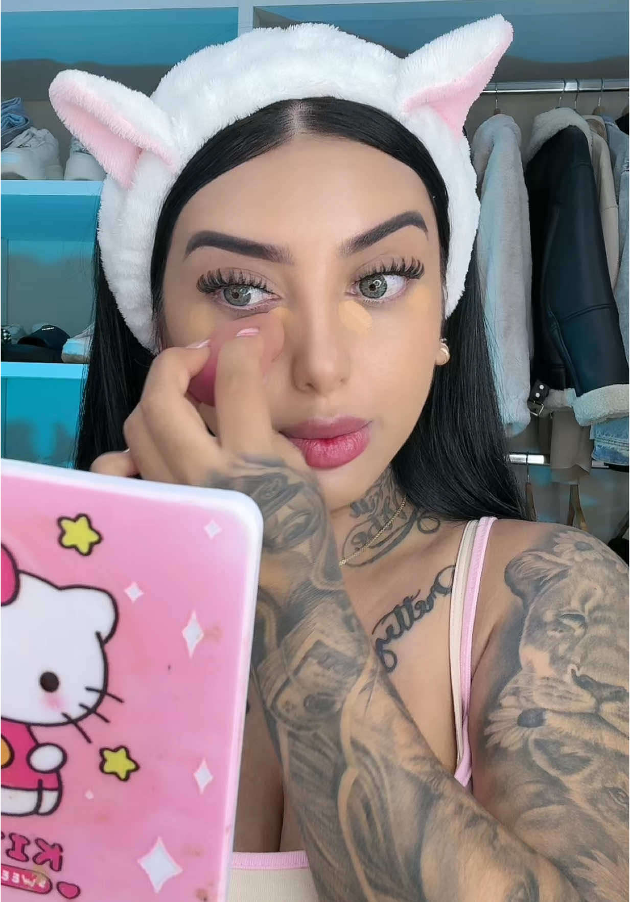 A post by @_soficmunoz18 on TikTok caption: Amé mi maquillaje y como quedó mi piel gracias a los productos de @Kaba oficial 🙂‍↔️🩷🎀 esos dropssss TODO QUE VER ✨✨✨✨