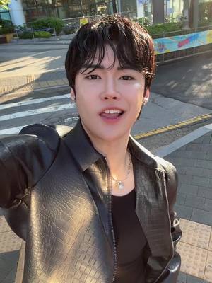 A post by @yun_tuyo on TikTok caption: dame tu cosita🫦 #yun 