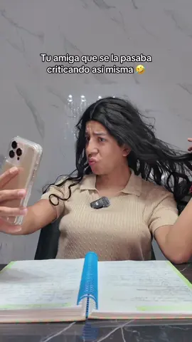 A post by @angelmonnroy on TikTok caption: Por qué hacían eso 🥹😭 #comedia #tiposdeamigas #escuela 