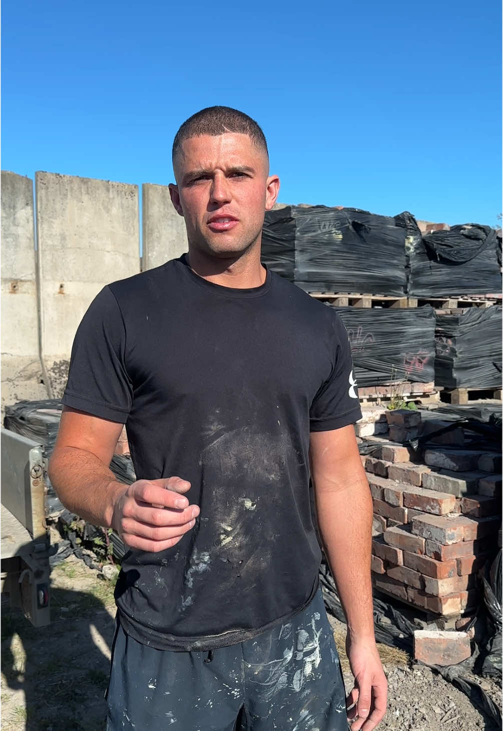 A post by @trenchkidbricklaying on TikTok caption: #apprenticelife #bricktok 