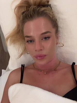 A post by @emskopf on TikTok caption: Spray tan 4 life #emskopf #spraytan 