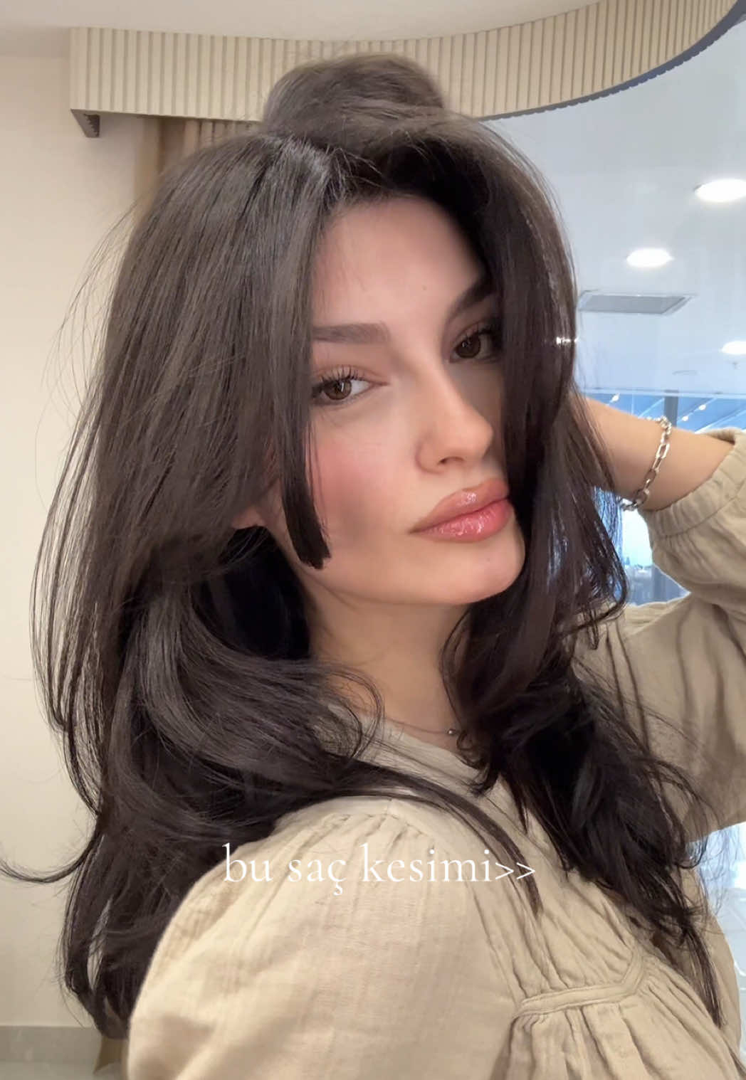 A post by @demiirhaan on TikTok caption: bu tonlar ve bu kesim…🤌🏻 