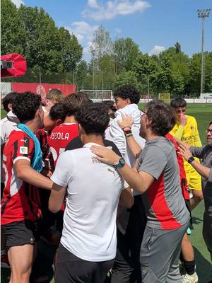 A post by @acmilan on TikTok caption: La Primavera aspetta la fine di Monza-Hellas Verona per avere la conferma: giocheremo i play off Scudetto ❤️🖤 #primavera #acmilan #tiktokfootball #calcio #TikTokCalcio 