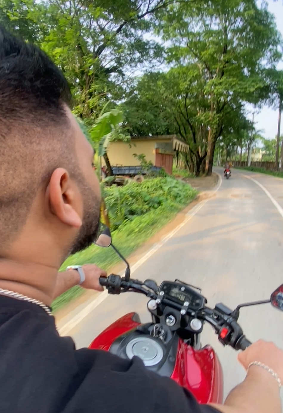 A post by @ashrafmiahsrz on TikTok caption: ❤️❤️#ashsrz #bangladesh🇧🇩 @💍❤️🔐التوحيد 