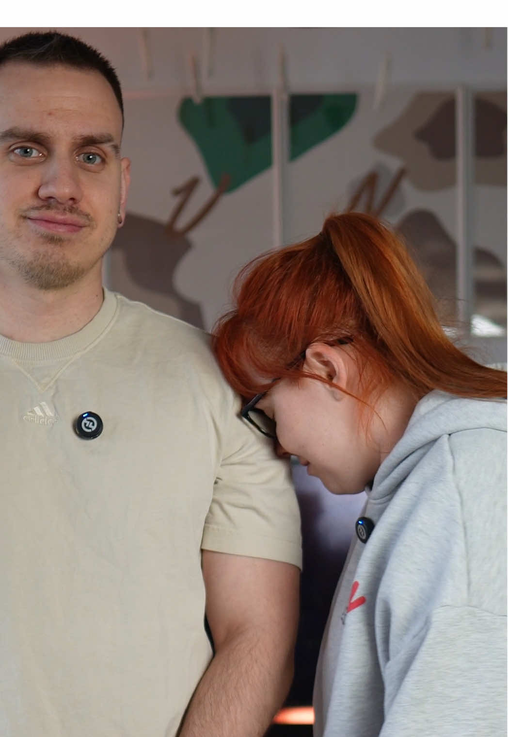 A post by @vivi_es_norbi on TikTok caption: Na mi lehet az?😂 #couple #comedy 