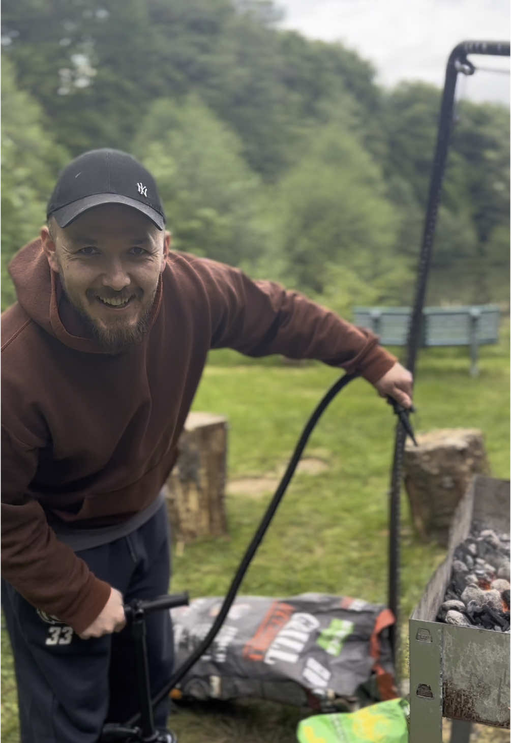 A post by @hamid.cristiana on TikTok caption: Ist das schlau oder dumm? 😂 #hamidhussaini01 