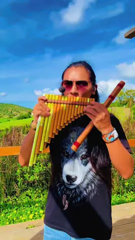 A post by @ammorett on TikTok caption: Feliz Fin de Semana Mi Gente 🙏🫶🏼 #fypage #parati #musicaenvivo #trending #nature #native #creatorsearchinsights #pourtoi #musique #viral #ammorett #zampoña #müzik #fürdichpage #muzyka #dlaciebie #индеец #блогеры #музыка #природа #музыкадлядуши #длятебя 