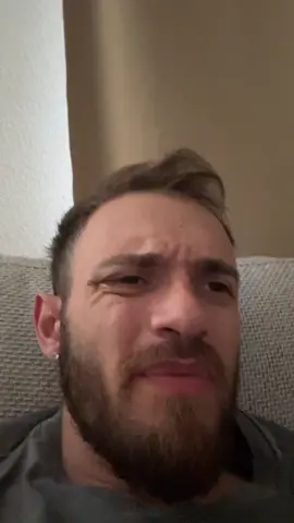 A post by @samuelbartz on TikTok caption: Hab vergessen was ich schreiben wollte #comedy #explore #explorepage 