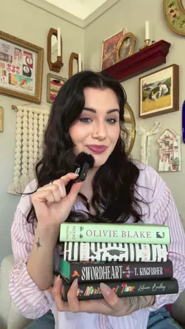 A post by @laurenrobertslibrary on TikTok caption: A chaotic book yap! Just like old times! #bookish #BookTok #powerlesslaurenroberts 