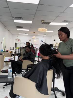 A post by @beautybyalicedimplz on TikTok caption: #fyp #beautybyalicedimplz #trending #dallasbraider #foryoupage 