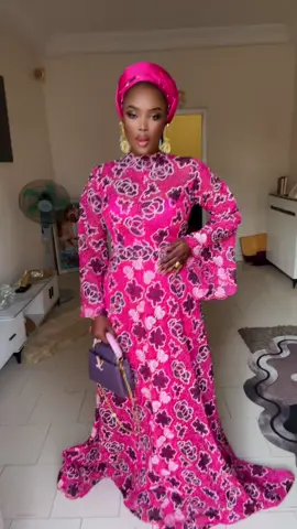 A post by @yayedaroukawsara on TikTok caption: ✨#pourtoi #mouride 