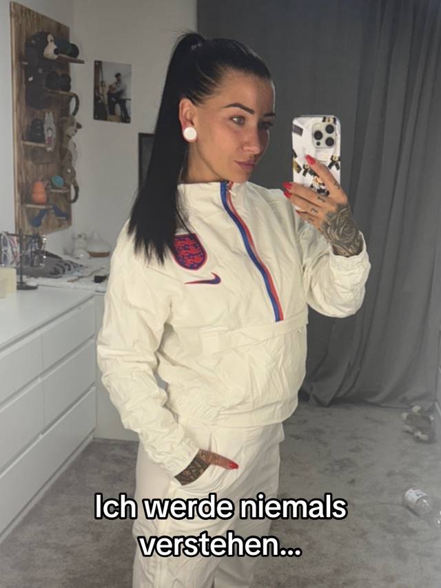 A post by @belladollgym on TikTok caption: Wie findest du Tattoos?