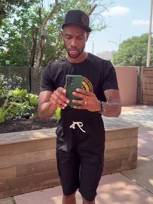 A post by @bizmike on TikTok caption: 📸: Hold up..👀 #reaction #fyp 