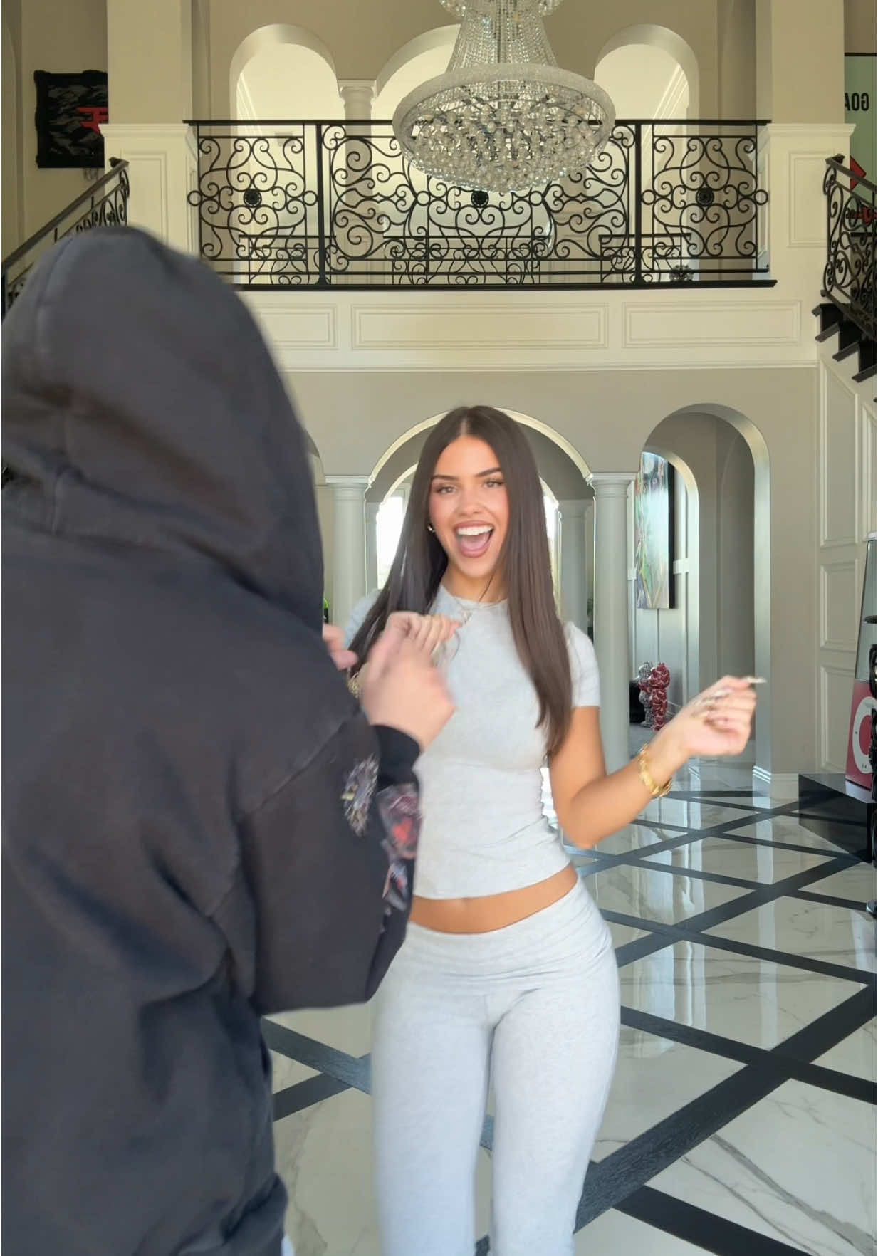 A post by @looooooooch on TikTok caption: Guess whoooo🤩