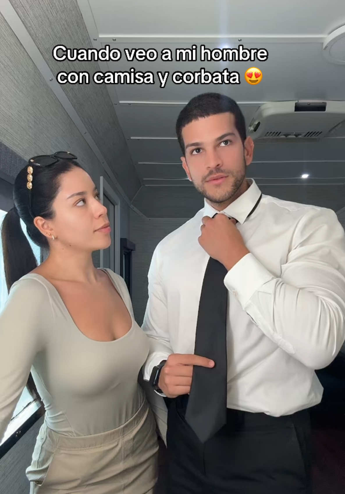 A post by @surysadai on TikTok caption: Me encanta 😍🔥 @bernardo flores #couple #love #esposos 