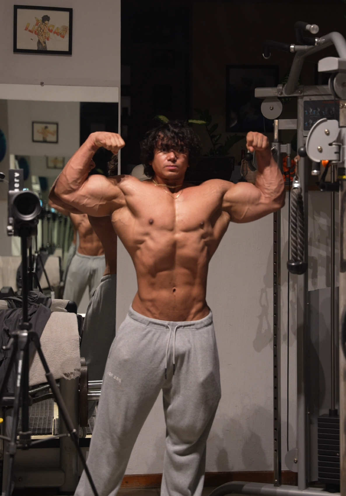 A post by @daddy.aioli on TikTok caption: Hoy solo le doy besos al aire… #fyp #parati #gym #ejercicio #workout #fitness #ejercico #foryoupage 