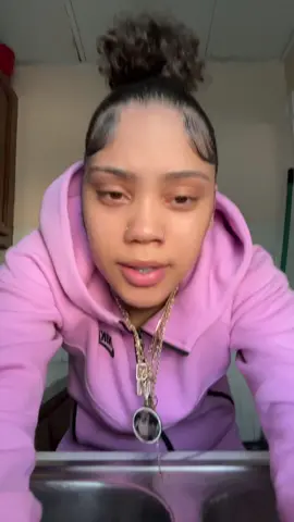 A post by @manuelaaaaa_05 on TikTok caption: i go so insaneeee #wlw #fyp 
