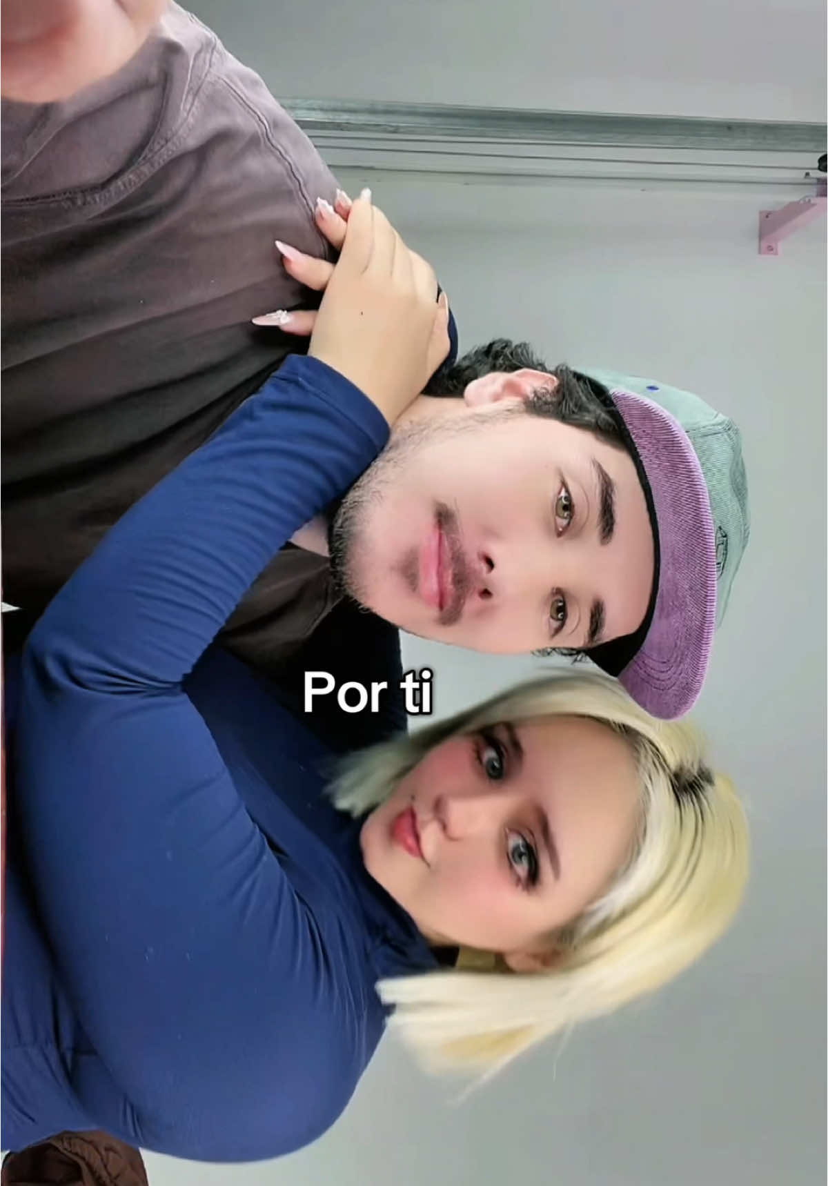 A post by @indiskovar3.0 on TikTok caption: Acércate un chin y ya no te vayas 