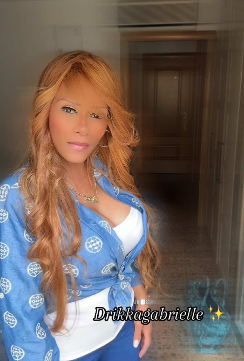 A post by @yara_gabrielle1012 on TikTok caption: Hermosos outfits que te harán lucir elegante💙🤍#fouryou #colombiana #drikkagabrielle #fyp #paratiシ #viral #si #ropacolombiana #parati #amigosrisueños💖💋👍🏼😘🌺♾✨ 