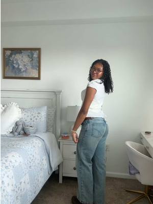 A post by @macandthecheesyy on TikTok caption: another post with this song bc i love it 🍋🫧 #outfit #style #OOTD #outfitinspo 