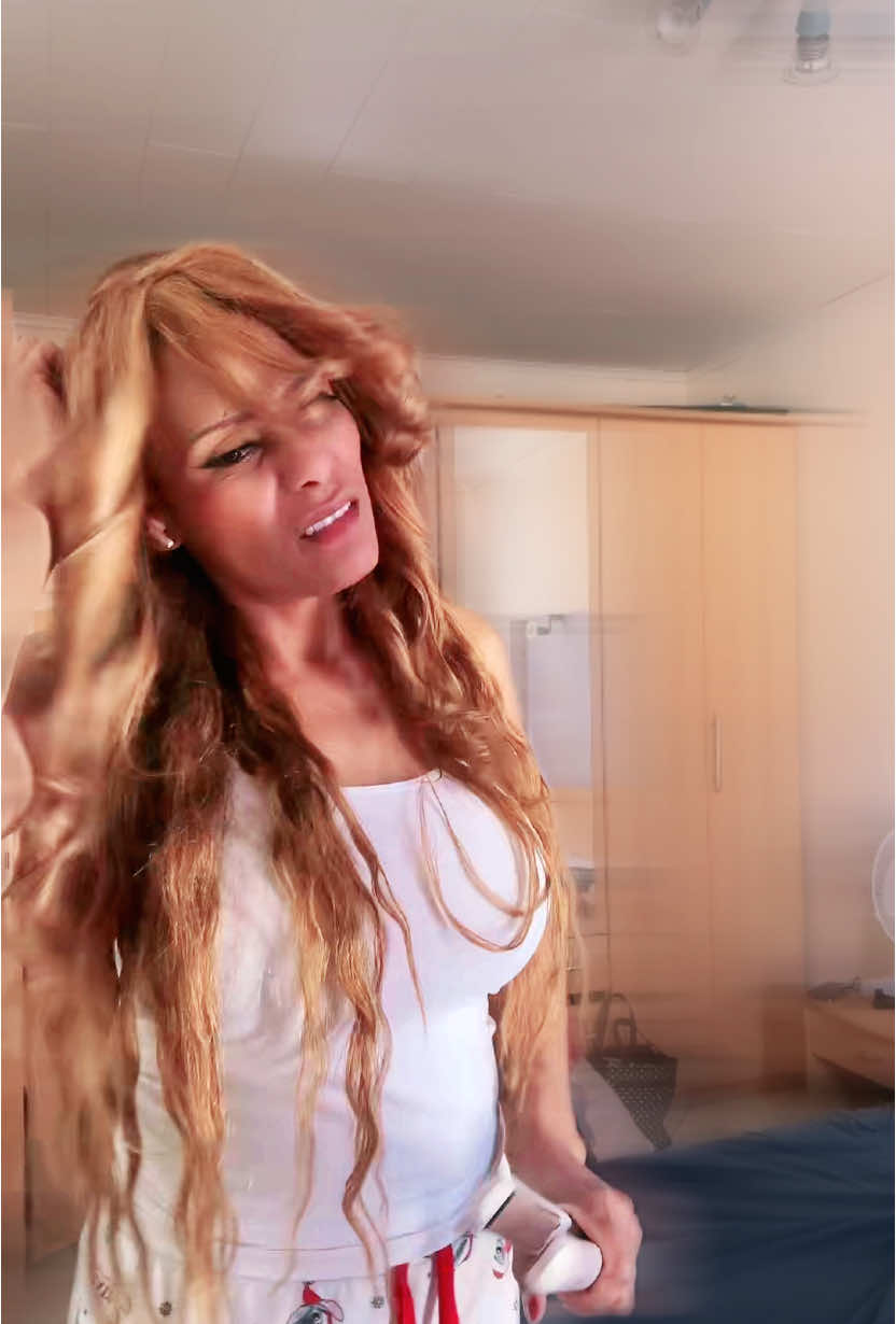 A post by @yara_gabrielle1012 on TikTok caption: Qué lindo sería que mis jefes tuvieran esa comprensión 😂😂💸🫱🏾‍🫲🏼#fouryou #colombiana #drikkagabrielle #fyp #drikkachotadas #si #drikkagabriel⚽️ #fyp #lentejas #amigosrisueños💖💋👍🏼😘🌺♾✨ 
