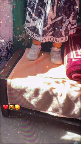 A post by @francesca._.388 on TikTok caption: #fetitameafrumoasa❤️🥰😻 
