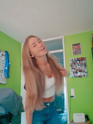 A post by @nicolenicki28 on TikTok caption: Ich wünsche euch allen einen schönen Start in den Sonntag 🤗🙈❤️ #momoftiktok #moments #tiktokviral #fypdong #foryoupage❤️❤️ #forupage 