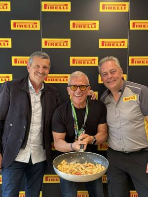 A post by @chefmaxmariola on TikTok caption: Sono stato a Imola per la Formula 1! 😍 Un’esperienza da brividi che non dimenticherò facilmente! 🔥 Ma a correre non sono solo i piloti: dietro ci stanno tantissime persone che fanno andare avanti tutto, anche se non le vedi!  E con questa pasta ho voluto ringraziare proprio loro, perché senza chi pensa alle gomme e a tutto il resto, non se va da nessuna parte. 💪🏻 @pirelli #ImolaGP #F1 #chefmaxmariola #maxmariola #maxmariolacucinapervoi #thesoundoflove #fyp 