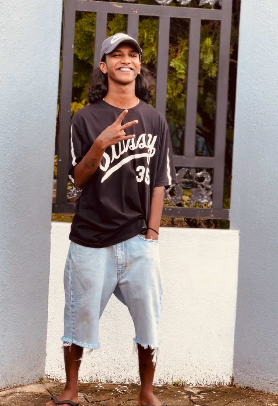 A post by @rukaa_07 on TikTok caption: පොඳ වැස්සක් වැටුනාම අපි තව ළං වෙනවාද! #වෙන්නප්පුවේ_අපි🥀🔥 #capcut #fypツ 
