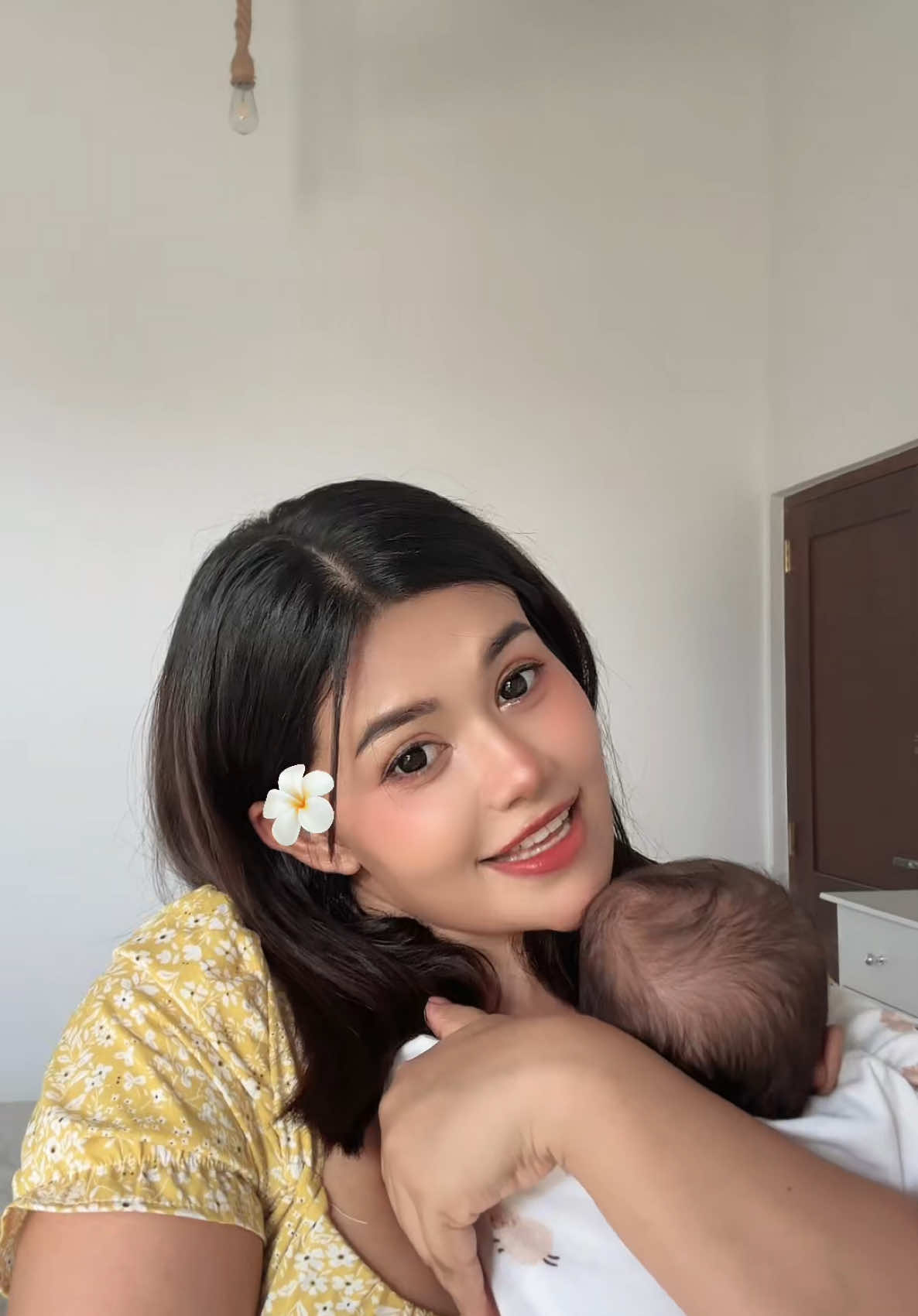 A post by @harshyuofficial on TikTok caption: Pretty little baby 🥰🥺I’m so in love with youuuuu ♥️ #prettylittlebaby #love #fypシviralvideoforyouii #fyp #srilankangirl #fyplanka #whattowatch #trendingnow #srilankan_tik_tok🇱🇰 #whatsappstatus #trends #family 