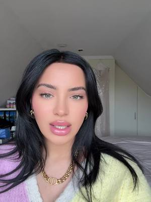 A post by @leylalahouar on TikTok caption: Habe euch das Bild mit meinem Lippen ohne Hyaluron in meiner Insta story gepostet 👄