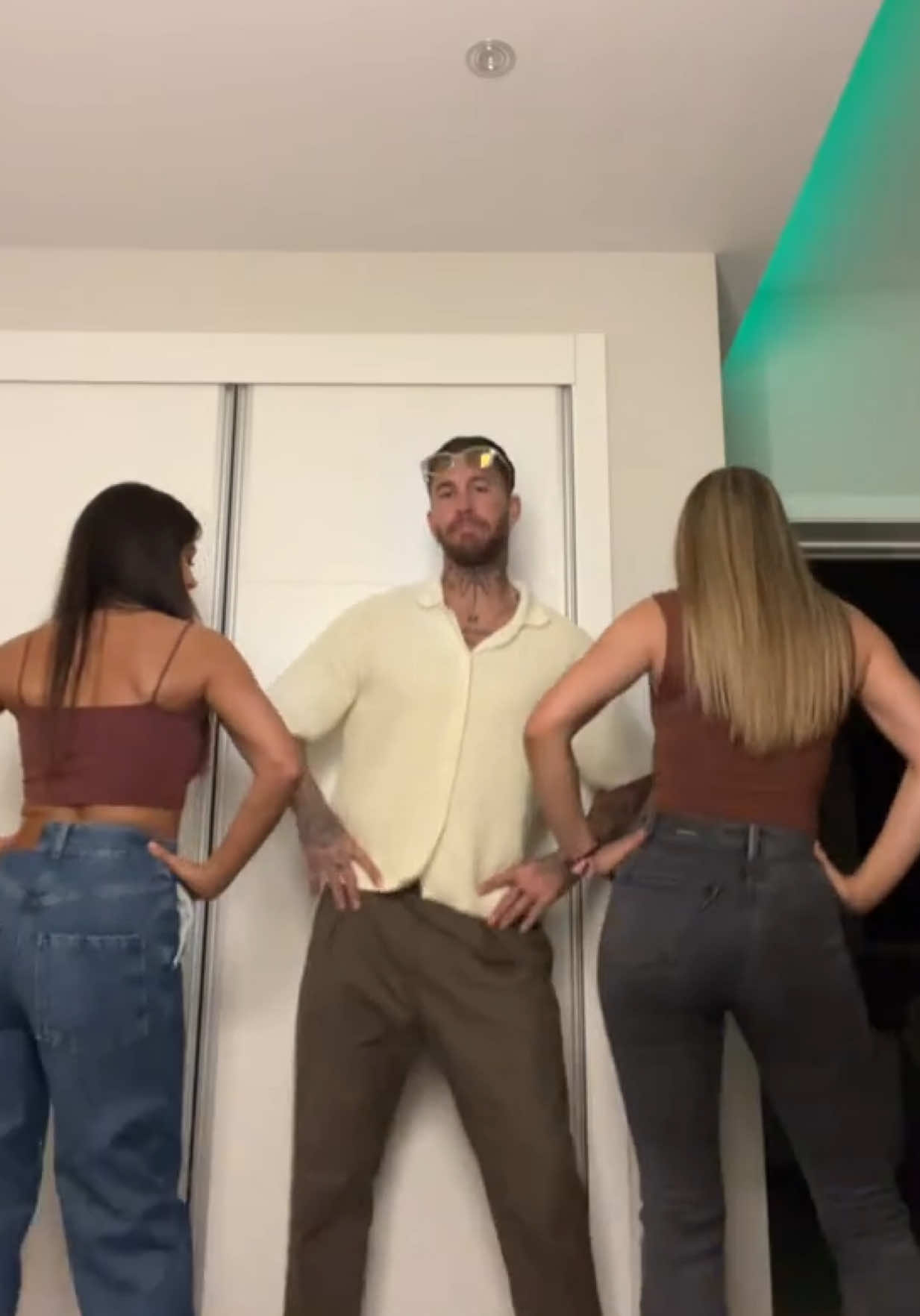 A post by @sergioramos on TikTok caption: Shake it off 🤪😀😍  Feat. #MirianRamos @DR 