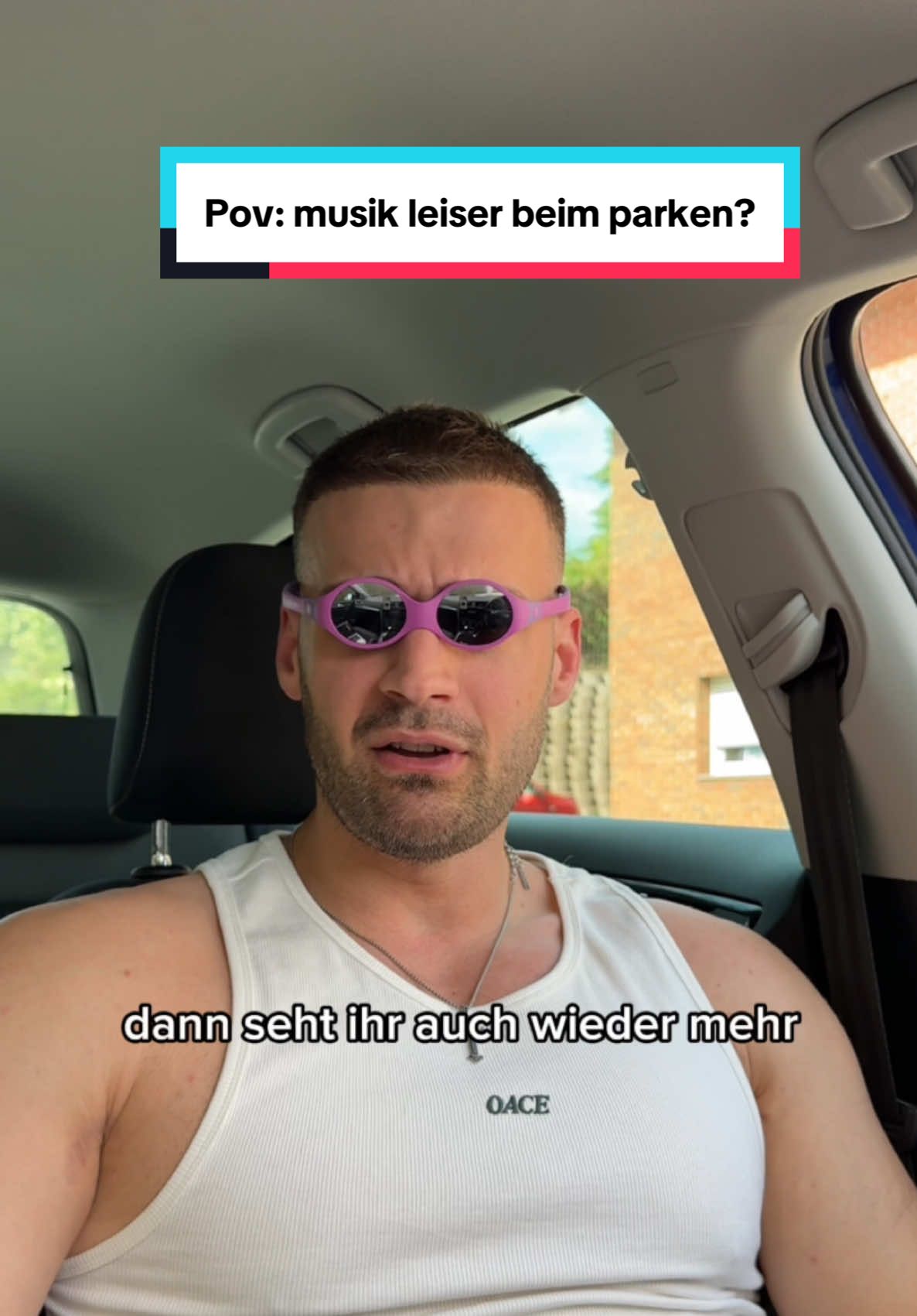 A post by @nico_spedicato on TikTok caption: Man sieht dann besser?😂 #parken #comedy #relatable #lustig 