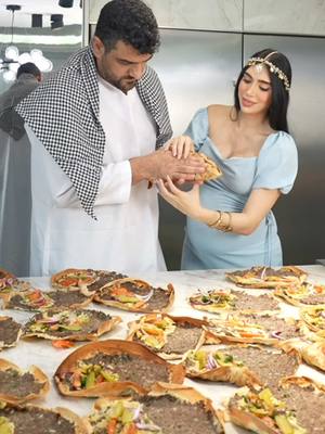 A post by @surthycooks on TikTok caption: Respuesta a @Rafael ✨✨ pues a ayudar con el almuerzo se ha dicho  #kofta árabe ,  #humor #arabes #terceraesposa 