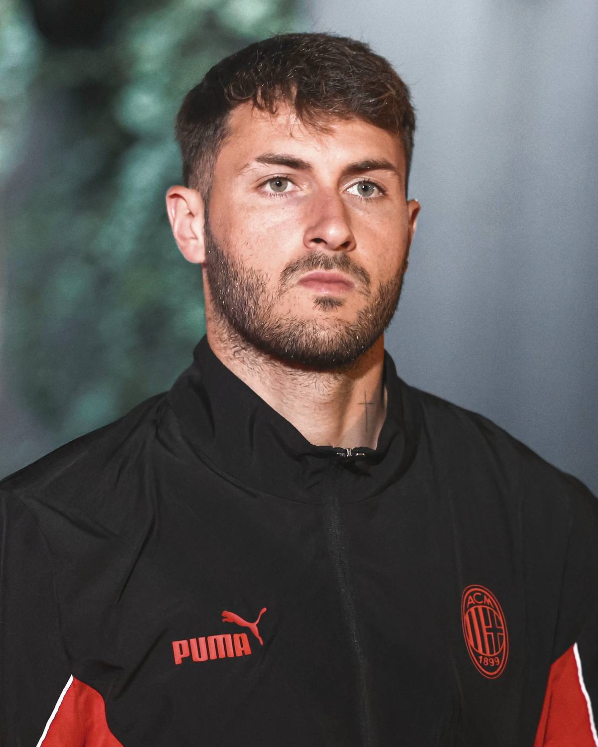 A post by @acmilan on TikTok caption: Arriving for our final away day 🔴⚫️ #acmilan #seriea #romamilan #TikTokCalcio #tiktokfootball #calcio #gimenez #reijnders #jovic #camarda