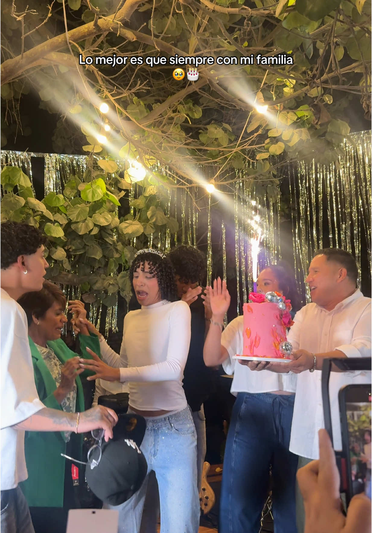 A post by @valentinopalacioss on TikTok caption: Subiré todos los videos más tarde 🥹🫶🏻 #xyzbca #fyp #parati 