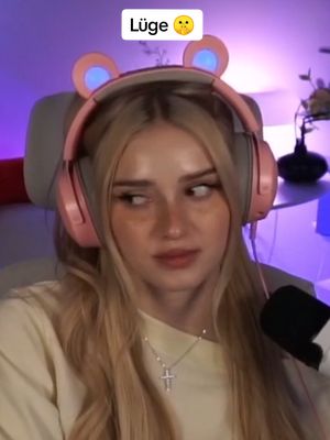 A post by @honeypuu on TikTok caption: Lüge 🤫 #honeypuu #alter #stream #viral #fyp #foryou 