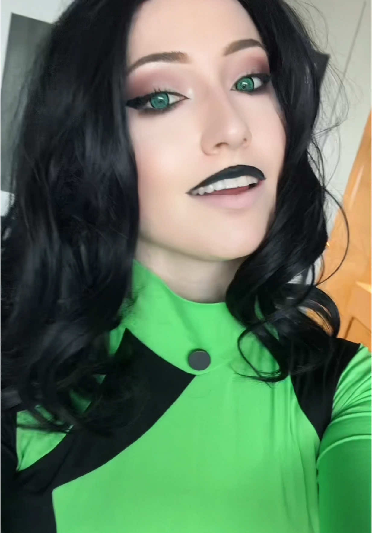 A post by @maisielynnie on TikTok caption: Next time, Princess. 😘 #mamamaisie #shego #shegocosplay #cosplay #cosplayer #cosplayersoftiktok #kimpossible 