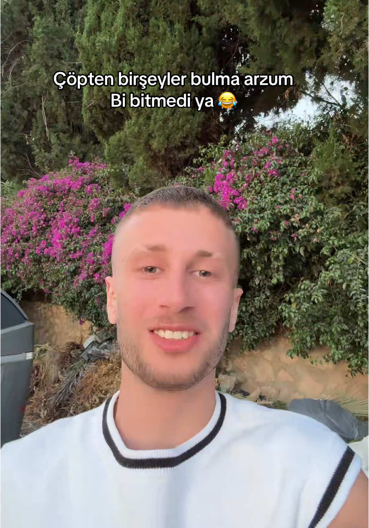 A post by @deliyiz.46 on TikTok caption: Çekiliş var bunları gönderiyorum 😂🌹