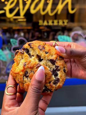 A post by @briotchhh on TikTok caption: LET’S GO ON A COOKIE CRAWL 🍪!! 📍The Pastry Box 📍 Hani’s  📍 Levain’s 📍 Dolly’s Coffee Shop Have you tried any of these? Drop your fav cookie spot 👇🏾.  Stay tuned for part 2!   #cookie#nyc#nyctok #chocolatechipcookies #nycfoodie#foodreview#manhattan#nyceats#thingstodoinnyc#brooklyn#fyp#cookiecrawl