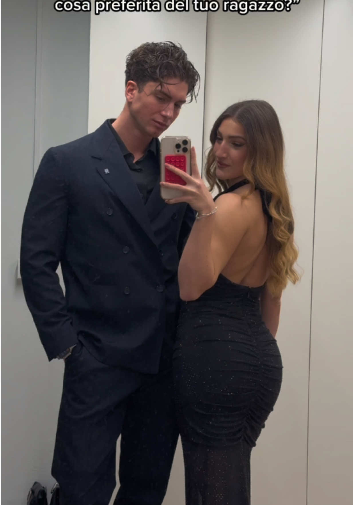 A post by @vickybenedettiii on TikTok caption: chi? io?🧐 #gymcouple #GymTok #VICKYFGM 