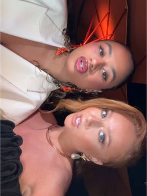 A post by @ilonaaln on TikTok caption: @Manellejne 🖤 